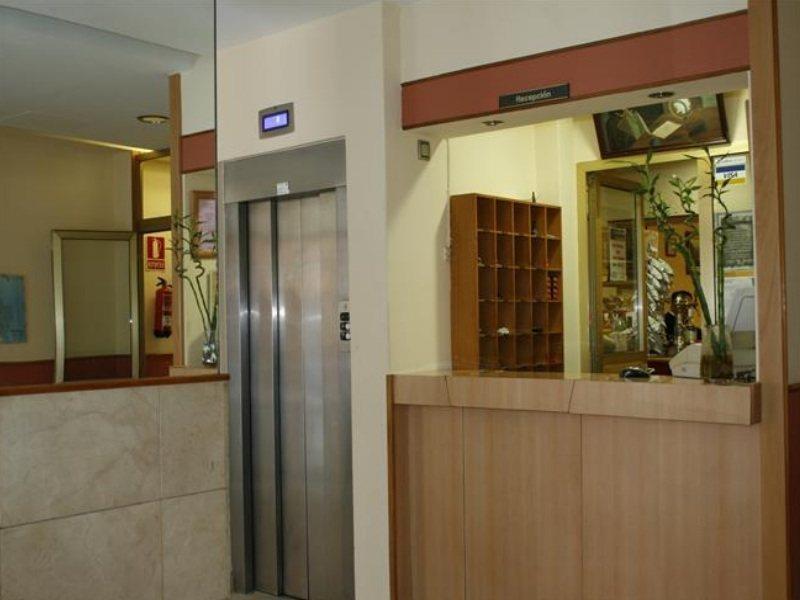 Hostal Liste Station La Corogne Extérieur photo