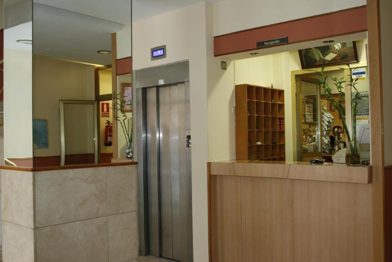 Hostal Liste Station La Corogne Extérieur photo